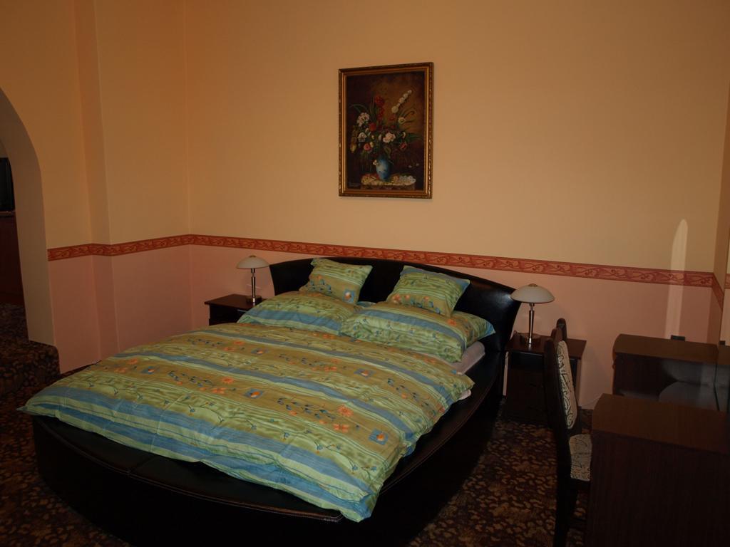 Fonix Panzio Hotel Pápa Cameră foto