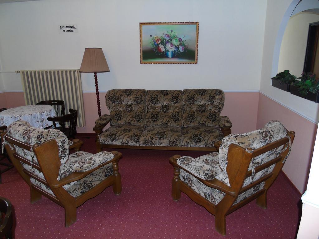 Fonix Panzio Hotel Pápa Exterior foto