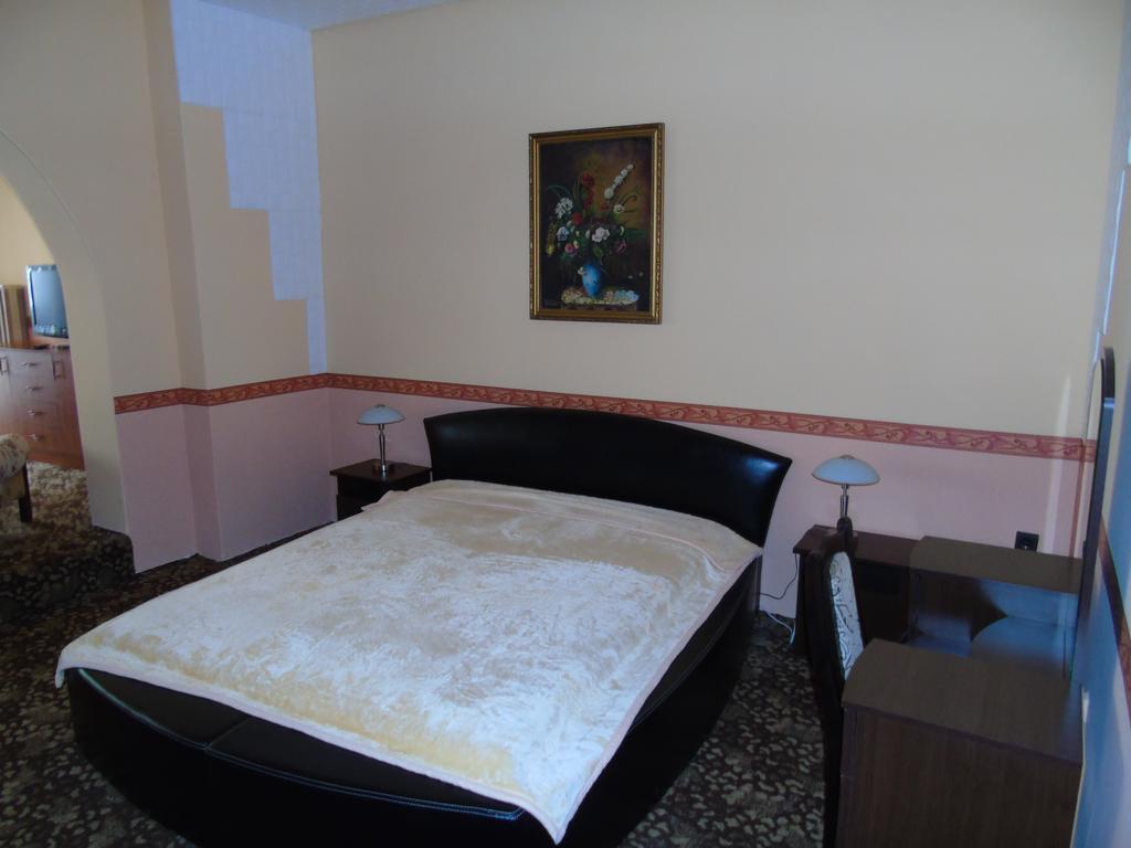 Fonix Panzio Hotel Pápa Exterior foto