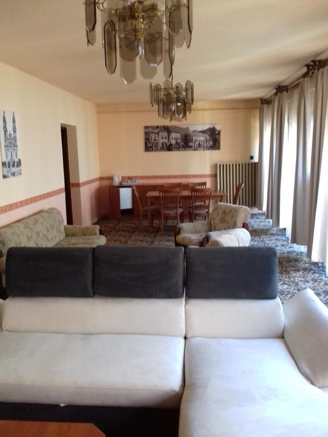 Fonix Panzio Hotel Pápa Exterior foto